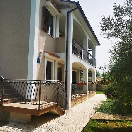 Garden Apartment Maria Vrsar Luaran gambar