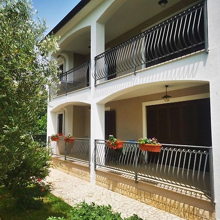 Garden Apartment Maria Vrsar Luaran gambar