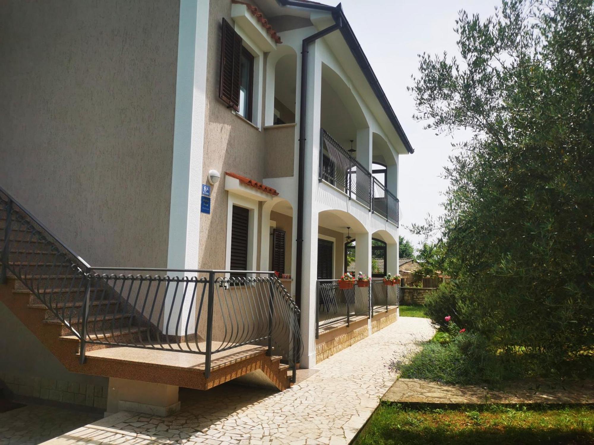 Garden Apartment Maria Vrsar Luaran gambar