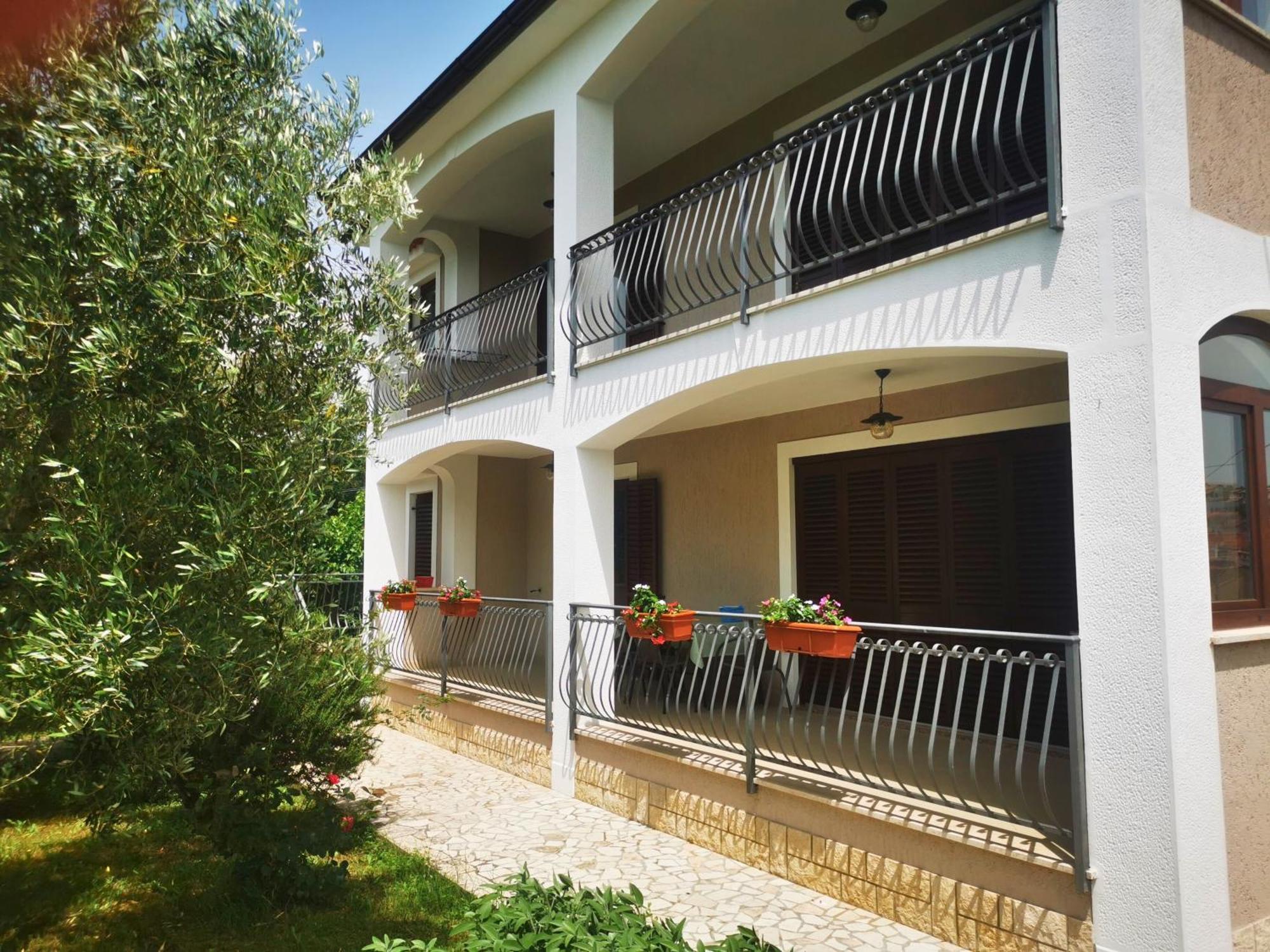 Garden Apartment Maria Vrsar Luaran gambar