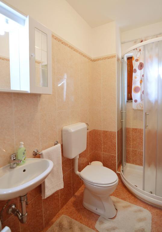 Garden Apartment Maria Vrsar Luaran gambar