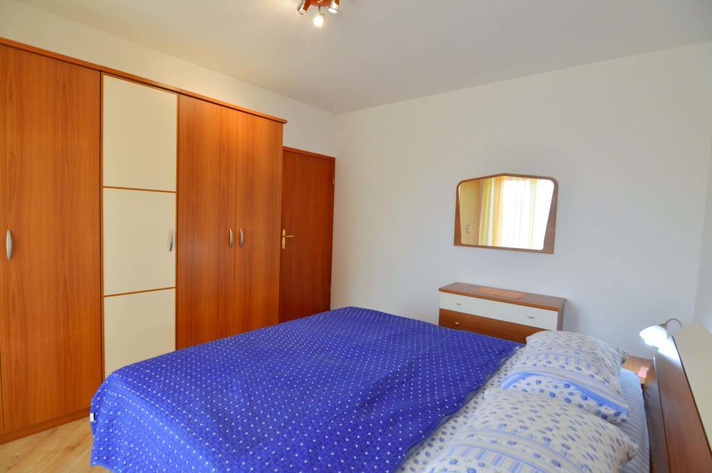 Garden Apartment Maria Vrsar Luaran gambar