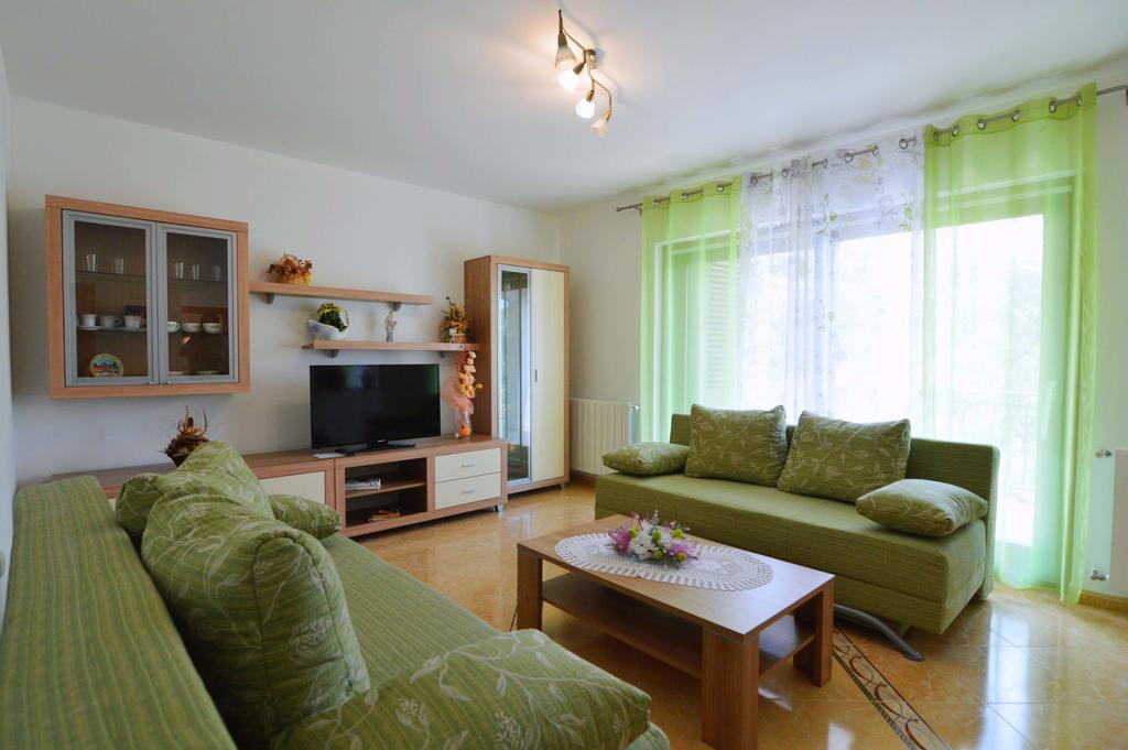 Garden Apartment Maria Vrsar Luaran gambar
