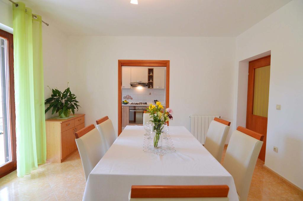 Garden Apartment Maria Vrsar Luaran gambar